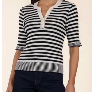 NWT Kut from the Kloth Black and White V-Neck top